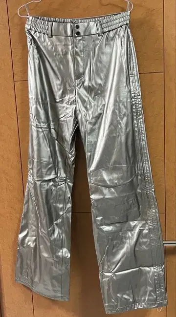 새상품! 힐크릭 인조 가죽 실버 팬츠 44