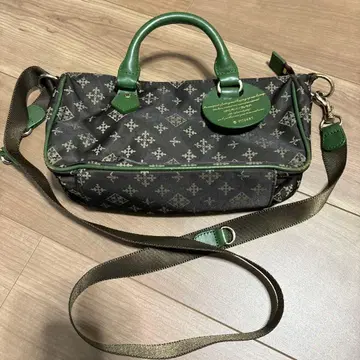 russet의 다크 그레이/그린 숄더백