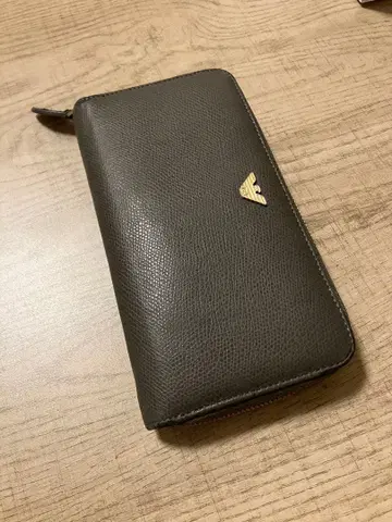 엠포리오 아르마니 장지갑 라운드 지퍼