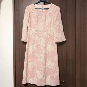 핑크 꽃무늬 7부 소매 무릎 기장 원피스