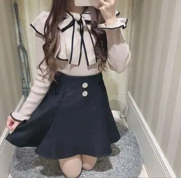 evelyn 파이핑 배색 바이컬러 리본 프릴 니트탑 핑크 양산형