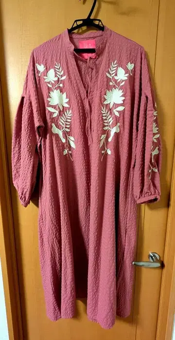 로터스 보타니컬 자수 원피스 긴팔 로즈