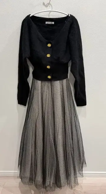 [ 24시간 한정 가격 ] SNIDEL 버튼 가디건과 스커트 셋업