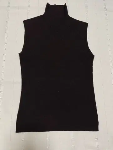 슬리브리스 터틀넥 블랙