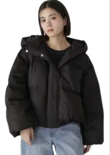 컨디션 최상 내추럴 뷰티 베이직 다운 블랙 M