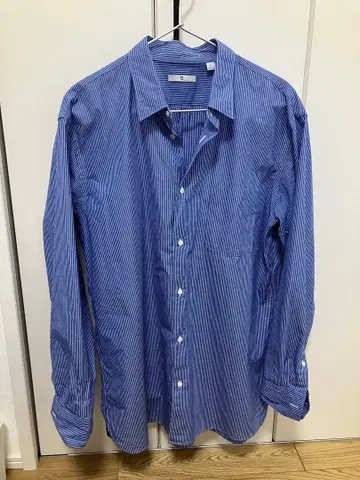 유니클로 파랑과 화이트 스트라이프 긴팔 셔츠 L 사이즈