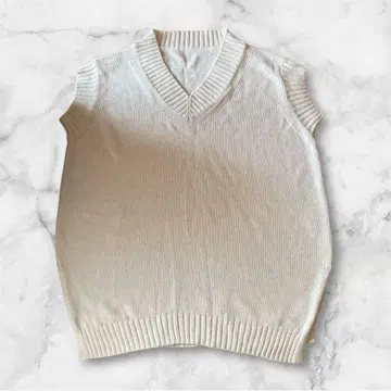 ESSEN LAUTREAMONT 화이트 니트 베스트 V넥