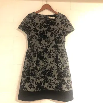 Super Beauty 반팔 무릎 기장 원피스 42