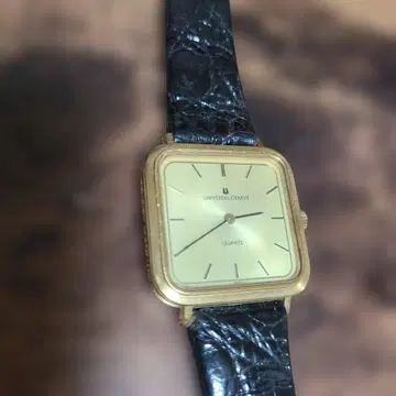 UNIVERSAL.GENEVE QUARTZ
