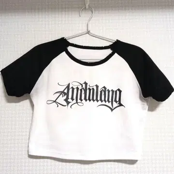 ANDWANG 크롭 티셔츠 화이트/블랙 로고