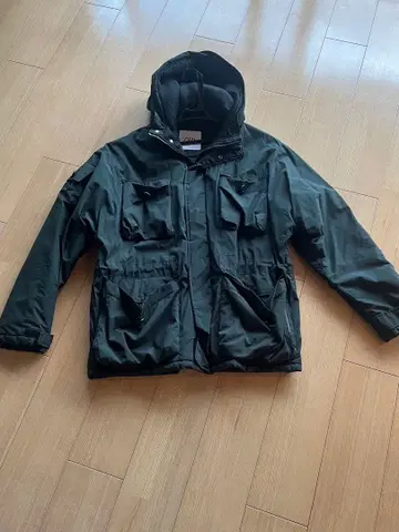 후드 부착 다크 그린 자켓