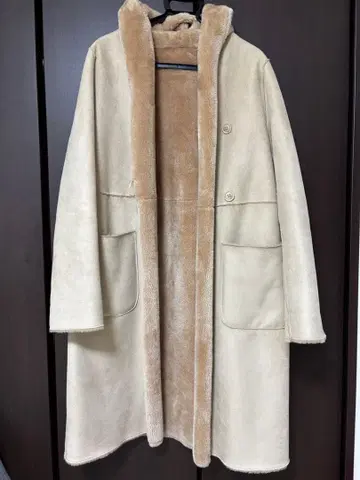 리버서블 페이크 무스탕 코트