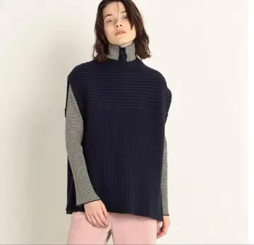 투모로우랜드 맥피 하이브리드 코튼 스퀘어 패턴 베스트