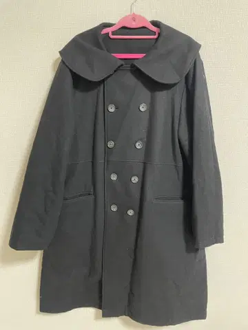 기존과는 다른 리버서블 더블 브레스트 체스터 코트