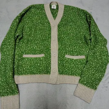 최종 가격 인하 새상품급 로쿠 뷰티앤유스 그린 컬러와 베이지 니트 가디건