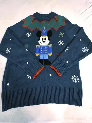 디즈니 크리스마스 스웨터 2024