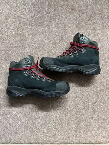 등산화 하이컷 블랙/빨간색