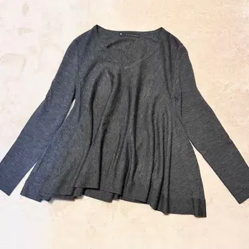 새상품급 [ 마르티니크 ] 플레어 니트 풀오버 울 그레이