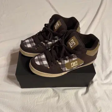 DC 브라운 체크 스니커즈