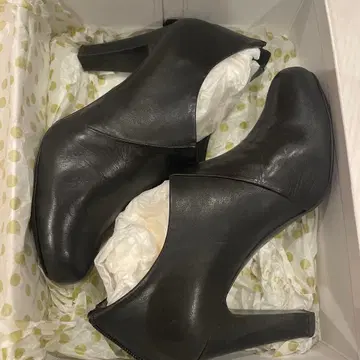 츠모리치사토 블랙 컬러 부티