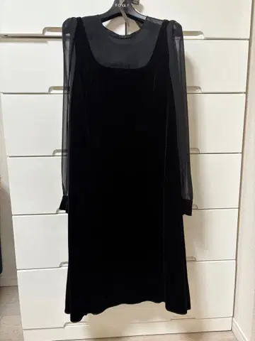 폭시 뉴욕 벨로아 원피스 38 사이즈 여분 버튼 포함