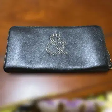 비쥬 부착 블랙 장지갑