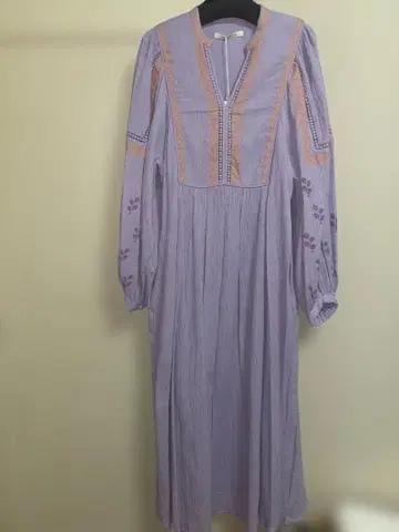 (새상품급) 누키테 파 라벤더색 자수 롱 원피스