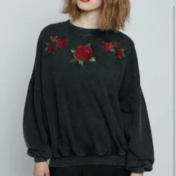 [ M ] Jouetie 쥬에티 맨투맨 풀오버 장미 자수 블랙