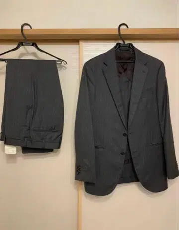 다크 그레이 스트라이프 비즈니스 정장 HILTON 사이즈 A7