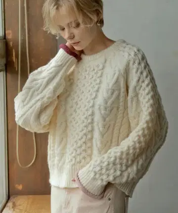 [ 새상품 ] 리디 배색 하트 케이블 니트 스웨터 아이보리