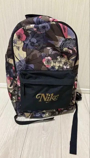 NIKE 플라워 무늬 백팩