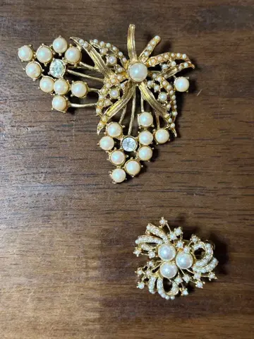 골드톤 펄 장식 브로치 세트