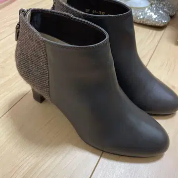 다크 브라운 지퍼 부티