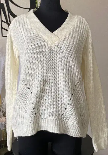 미사용 새상품 핑키&다이앤 V넥 니트 아이보리 고급 깔끔함