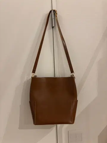 브라운 가죽 숄더백 A4 사이즈