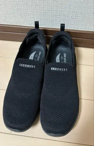 SKECHERS 블랙 스니커즈 22.5cm