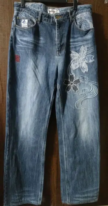 카라쿠리타마시 벚꽃 패턴 자수 데님 팬츠 사이즈 36 91.4cm