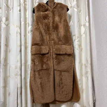 CYCLAS 브라운 후드 부착 퍼 베스트