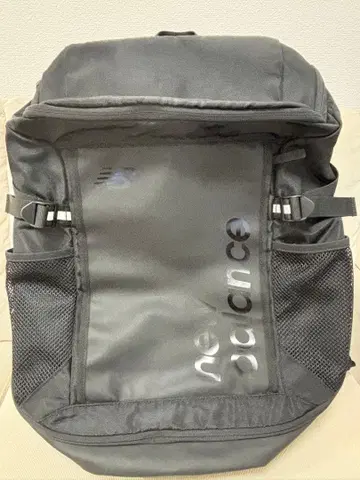 뉴발란스 백팩 (용량 35리터) 블랙 프린트 신발 수납 가능