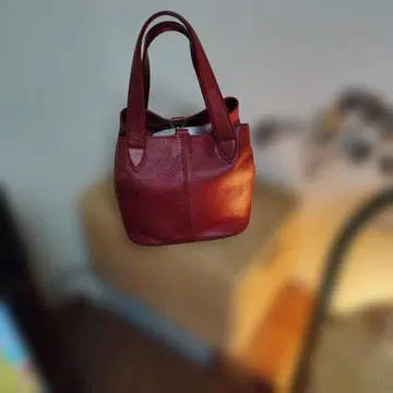 새상품급 빨간색 소가죽 큐브 백