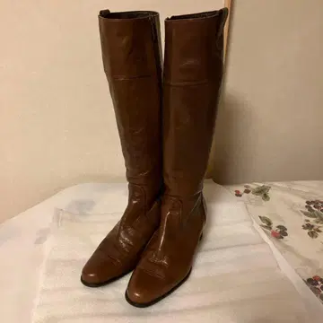 브라운 가죽 롱 부츠 중간 힐 논슬립 마감 23cm