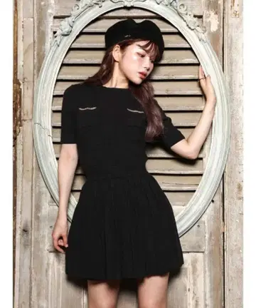 다리치 체인 플리츠 니트 미니 원피스
