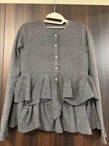 titivate 프릴 헴 니트 가디건 차콜