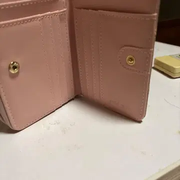 핑크 접이식 지갑 합성 피혁 스트라이프