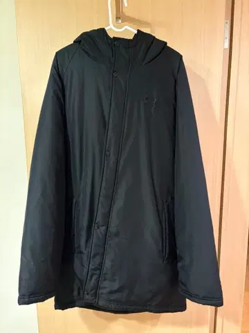 가격 인하했습니다 Under Armour 블랙 벤치 코트