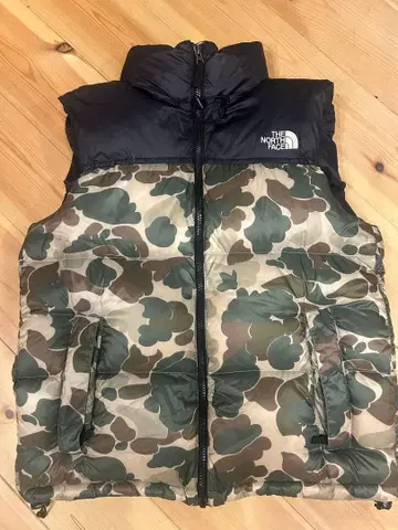 THE NORTH FACE 카모플라쥬 눕시 다운 베스트