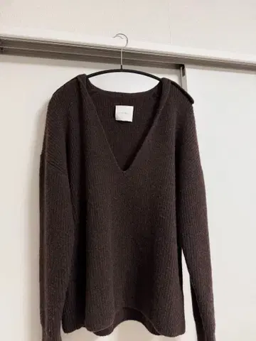 casa fine 다크 브라운 V넥 니트 F 사이즈