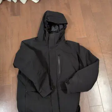 블랙 다운 자켓 방수 소재