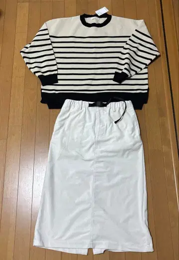스트라이프 스웨터와 화이트 스커트 세트