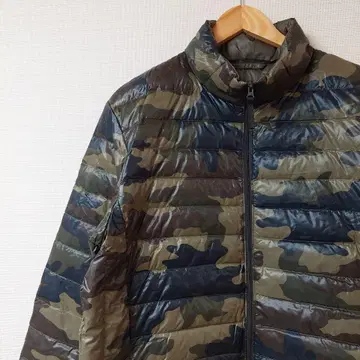 유니클로 울트라 라이트 다운 자켓 카모플라쥬 주머니 포함